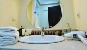 Asciugamani, sapone, carta igienica