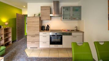 Køleskab, mikrobølgeovn, ovn, kogeplade