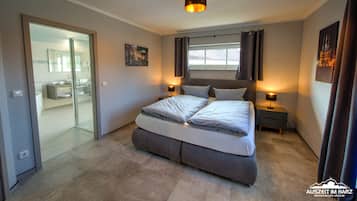 5 bedrooms, free WiFi, bed sheets