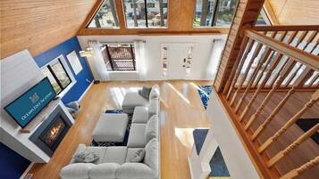 TV, fireplace, offices