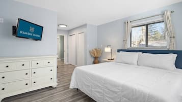 4 bedrooms, desk, WiFi, bed sheets