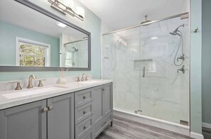 Shower, hair dryer, towels, shampoo