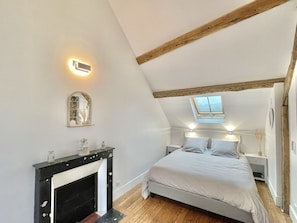 1 bedroom, WiFi, bed sheets - Chambre Triple Avec Salle de Bains Privative à 10 Minutes de Disneyland Paris (Couilly-Pont-aux-Dames)