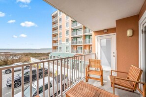 Property grounds - Makai Sunset Cove all-season indoor pool (Ocean City)