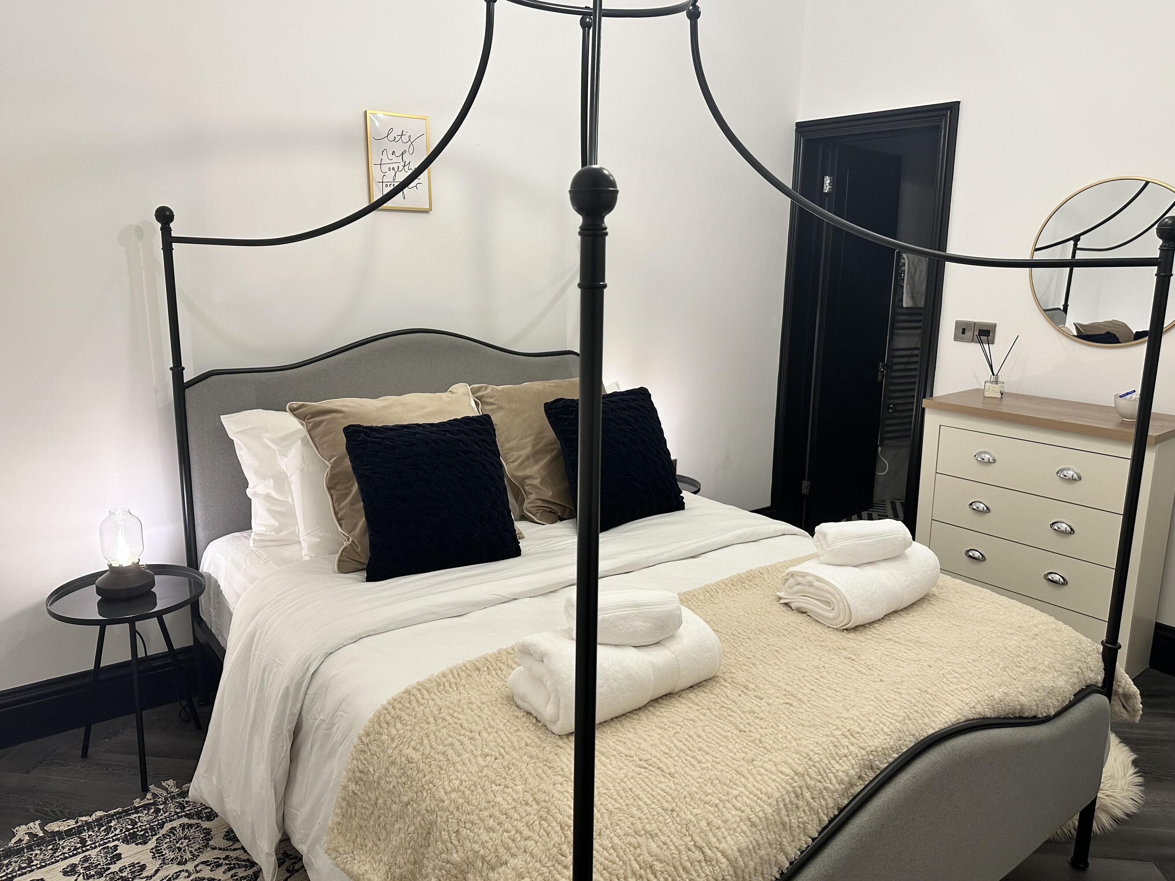 Apartment | 2 bedrooms, iron/ironing board, free WiFi, bed sheets