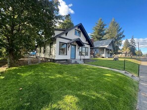 Exterior - Renovated 3bd, 1bth Home in North Spokane Near DT! (Spokane)