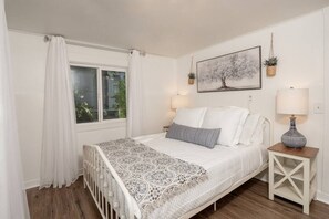 3 bedrooms, iron/ironing board, WiFi, bed sheets - Renovated 3bd, 1bth Home in North Spokane Near DT! (Spokane)