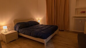 1 chambre, fer et planche Ă repasser, Wi-Fi gratuit, draps fournis