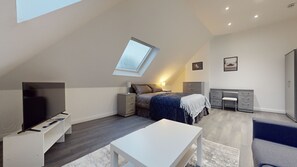 1 bedroom, iron/ironing board, WiFi, bed sheets - Fabulous Loft flat in London   (London)