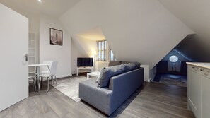 Smart TV - Fabulous Loft flat in London   (London)