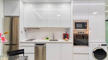 Microwave, oven, dishwasher, cookware/dishes/utensils