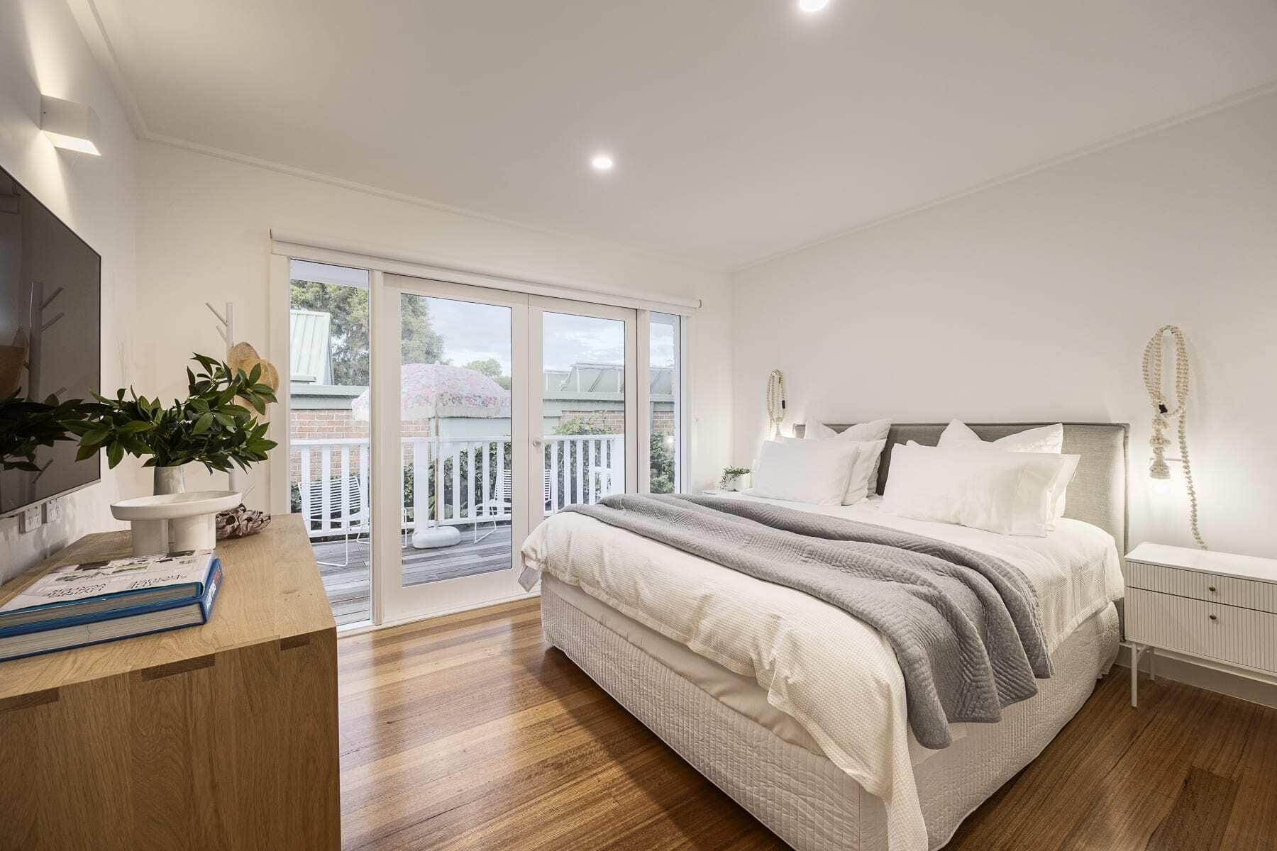 4 bedrooms, desk, iron/ironing board, travel cot