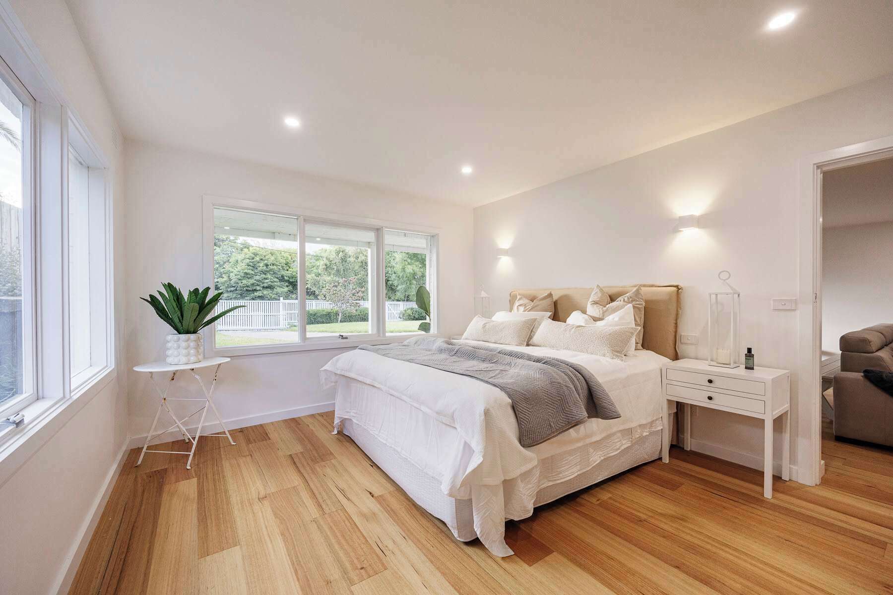 4 bedrooms, desk, iron/ironing board, travel cot