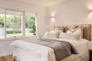 4 Schlafzimmer, Schreibtisch, Bügeleisen/Bügelbrett, Reisekinderbett