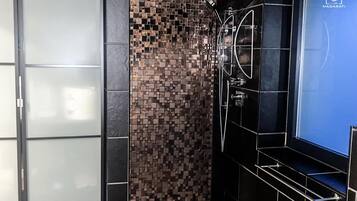 Vila | Kamar mandi | Bathtub dan shower terpisah, bathtub besar, pengering rambut, dan handuk