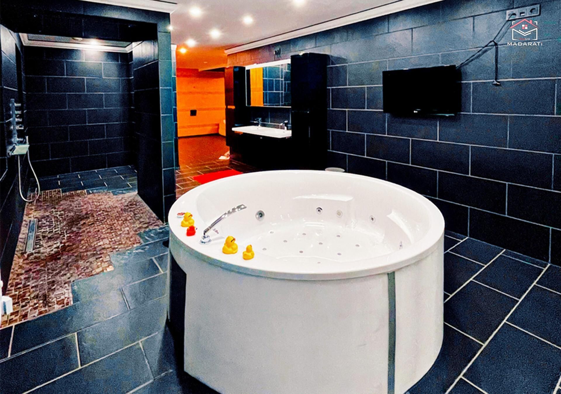Vila | Kamar mandi | Bathtub dan shower terpisah, bathtub besar, pengering rambut, dan handuk