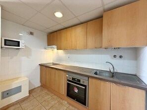 Microwave, oven, stovetop, coffee/tea maker