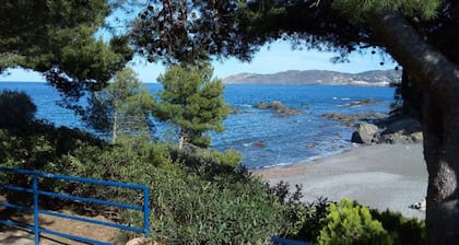 Seaside Townhouse with Direct Beach Access, Stunning Views & Terrace