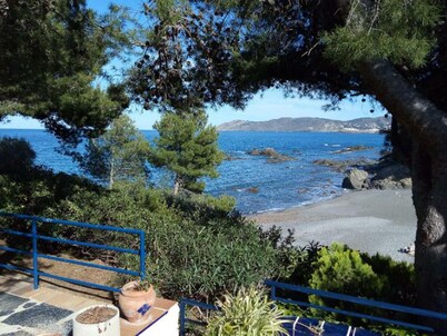 Seaside Townhouse with Direct Beach Access, Stunning Views & Terrace