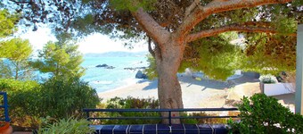 Seaside Townhouse with Direct Beach Access, Stunning Views & Terrace