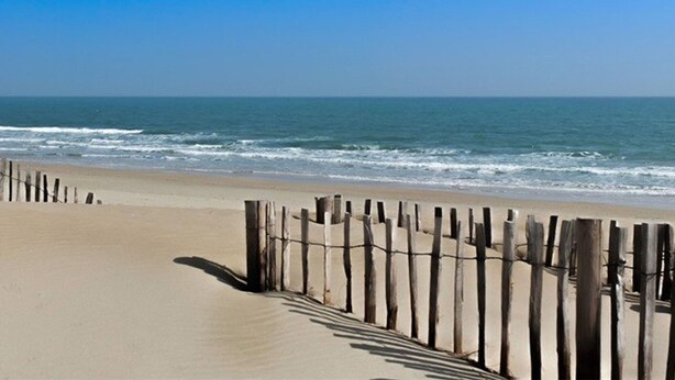 Beach nearby - Beachside 2-BR Apartment for 5 with Private Parking & Terrace in Marseillan (Marseillan-Plage)
