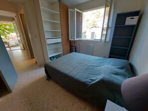 1 bedroom - Cozy Ground Floor Apartment for 4, 500m from Beach, Terrace, Fully Equipped Kitchen (Marseillan-Plage)