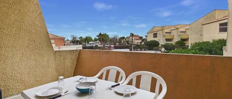 屋外ダイニングエリア