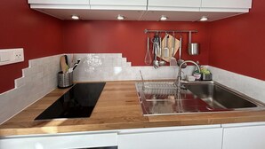 Private kitchen - Cozy Studio with Balcony, Sleeps 3, Near Slopes and Amenities (La Salle-les-Alpes)
