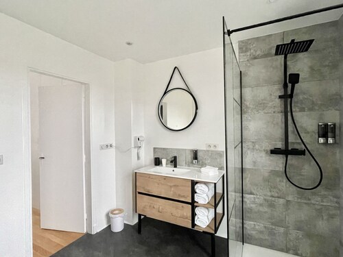 Chambre Quadruple avec Salle de Bains Privative à 10 minutes de Disneyland Paris