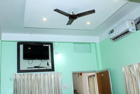 ห้องดีลักซ์ดับเบิล, วิวเมือง | ห้องเก็บเสียง, Wi-Fi ฟรี, ผ้าปูที่นอน