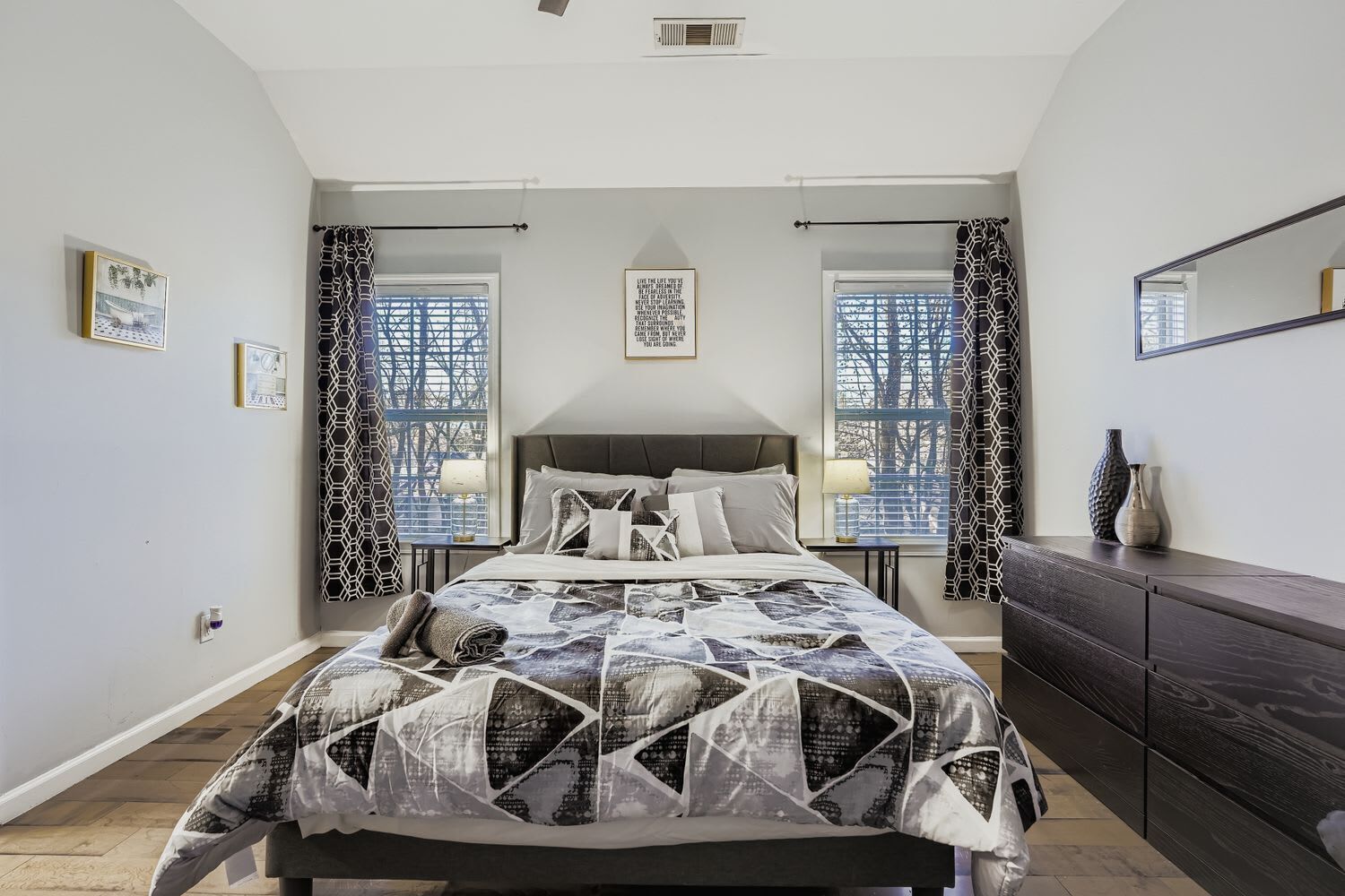 1 bedroom, desk, iron/ironing board, WiFi