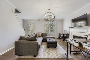 Fernseher, Kamin, Arbeitsbereiche