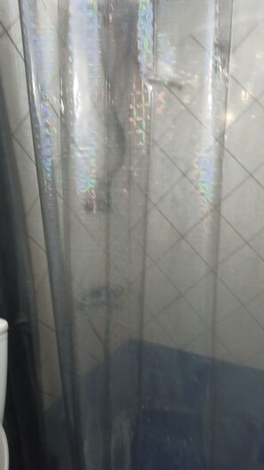 Apartment | Badezimmer | Dusche, Haartrockner, Handtücher