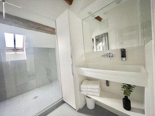 Chambre Triple avec Salle de Bains Privative à 10 minutes de Disneyland Paris