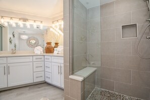 Bathroom - Gulf Front Condo with Stunning Views! (Pensacola)