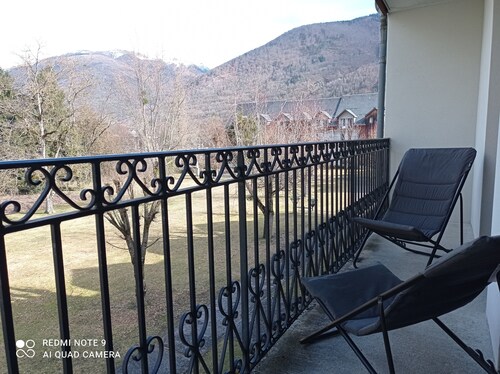 Apartement Dans un Parc A 5 mn à pied du centre ville Idéal curiste WIFI Parking