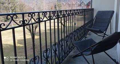 Apartement Dans un Parc A 5 mn à pied du centre ville Idéal curiste WIFI Parking