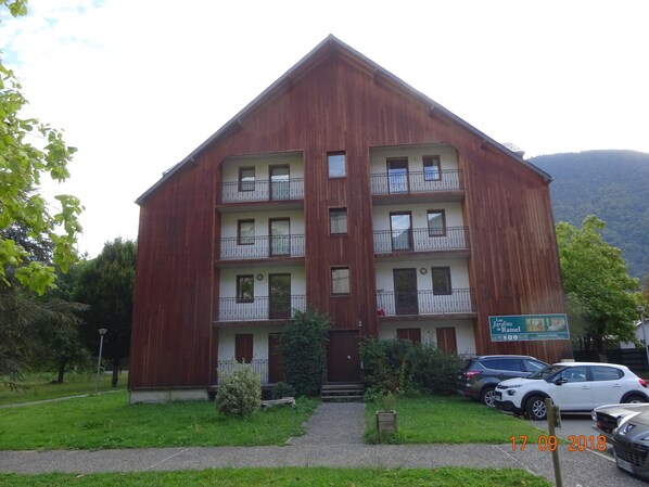 Exterior - Appartement. Dans un Parc. A 5 Minutes à Pied du Centre Ville. Idéal Curistes (Bagnères-de-Luchon)