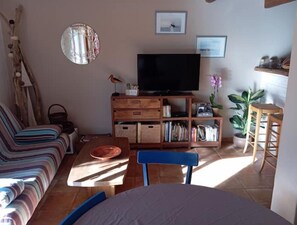 TV, bordtennis og bøker