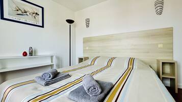 1 chambre, fer et planche à repasser, Wi-Fi gratuit, draps fournis