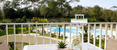 屋外ダイニングエリア