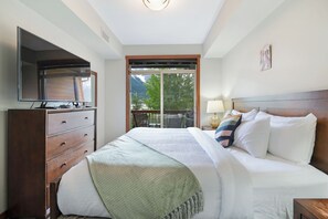 1 Schlafzimmer, Schreibtisch, Bügeleisen/Bügelbrett, Reisekinderbett