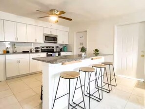 Fridge, microwave, oven, stovetop - Fillmore Unit #1 (Cape Canaveral)