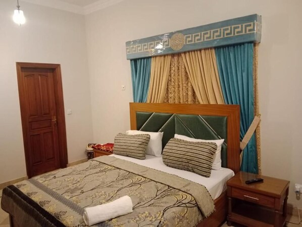 Caja de seguridad en la habitación, escritorio y insonorización 