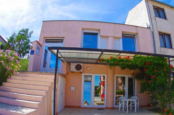 Exterior detail - Holiday apartment with air conditioning (Pula)