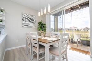 Dining - 4 Bedrooms, 3.5 bathrooms Townhouse (Davenport)