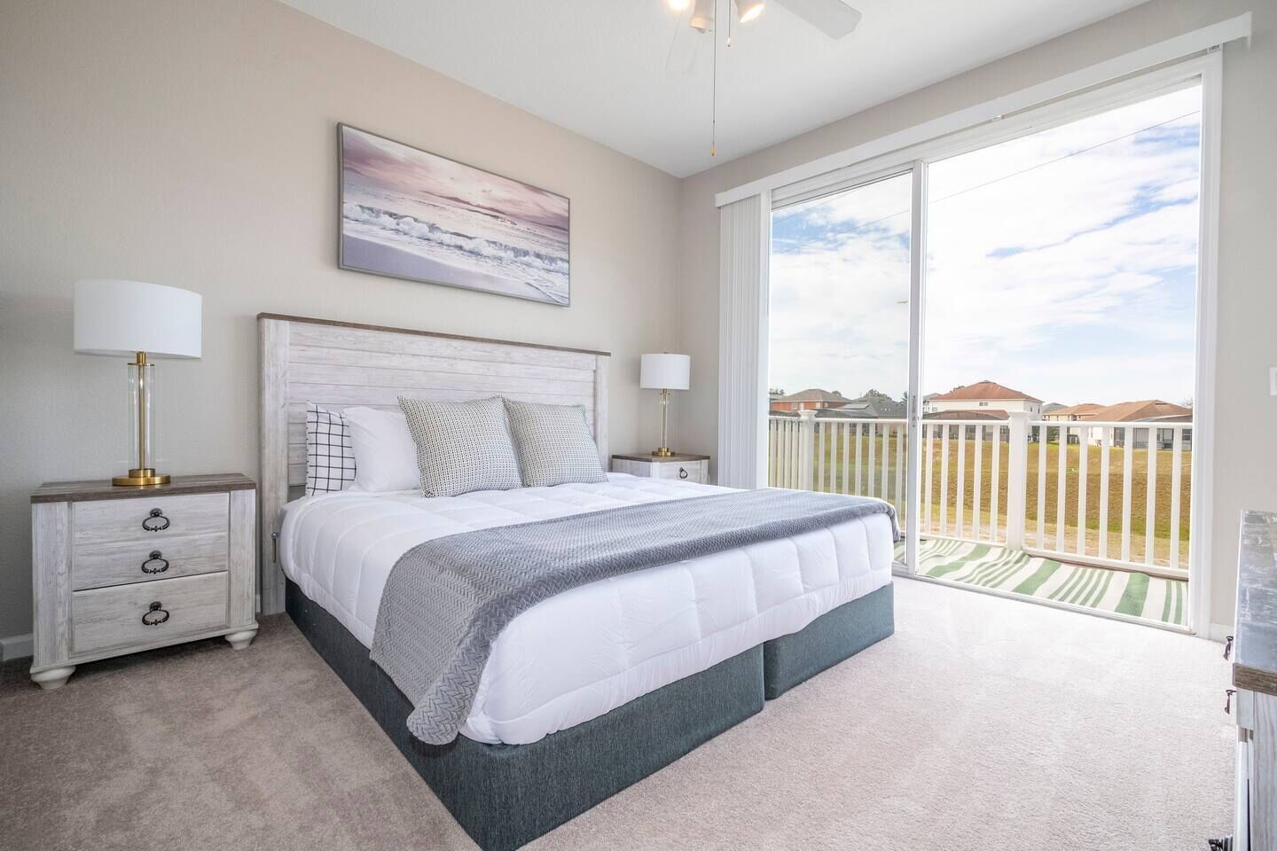 4 chambres, fer et planche à repasser, lit de bébé portatif