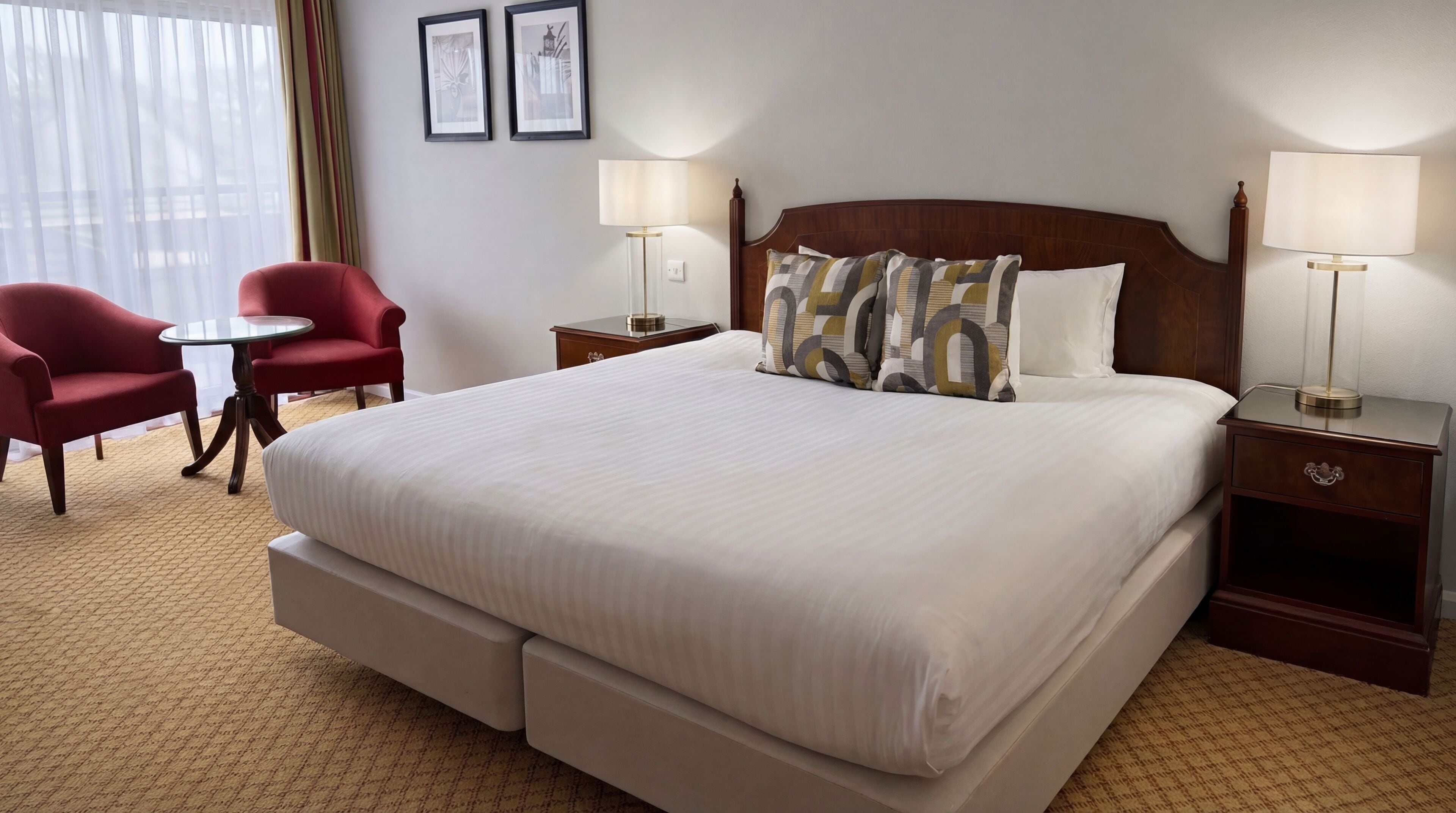 Quarto standard, 1 cama King | Cofres nos quartos, escrivaninha, espaço de trabalho para notebook