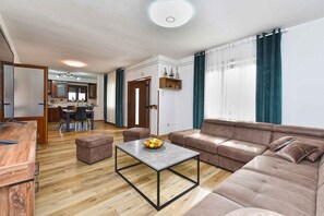 Unclassified image, 5 of 24, button