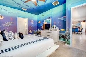 14 bedrooms, iron/ironing board, WiFi, bed sheets - Private Theater! Star Wars! Water Slide! 6020 (Davenport)